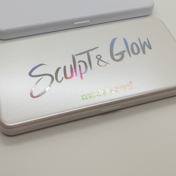 MODELS OWN Sculpt & Glow Contour Highlighter Palette NIB 02 Light to Medium - Picture 8 of 9